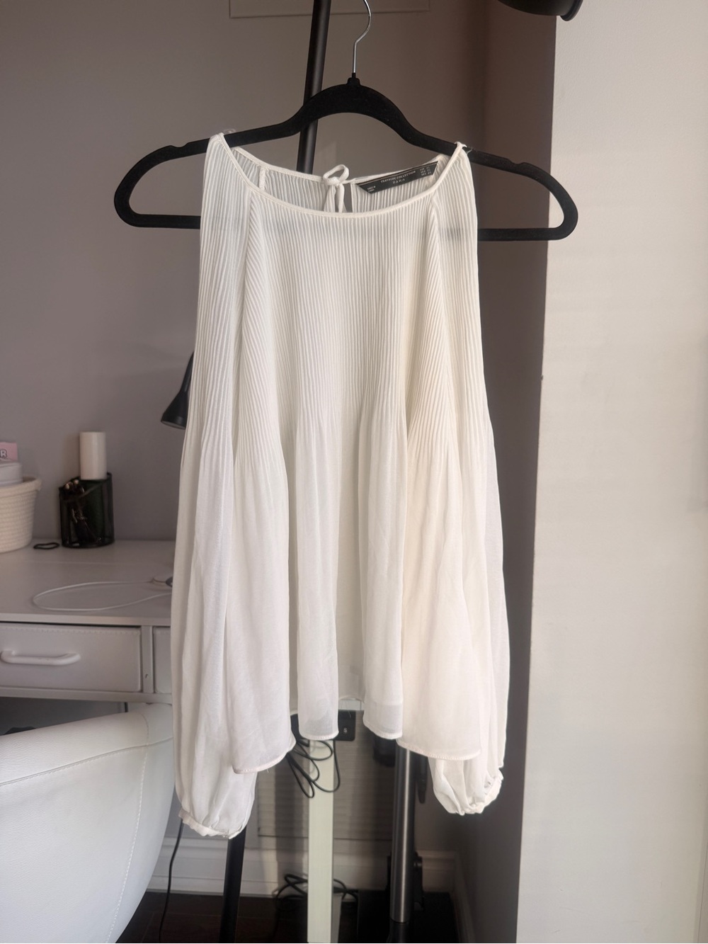 Zara Cream Pleated Sleeveless Halter Blouse